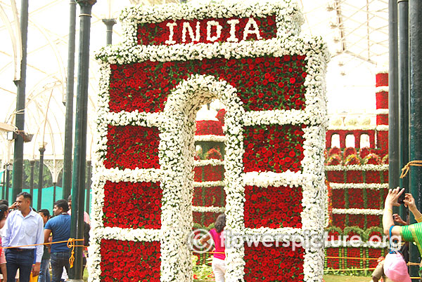 India gate replica using rose flowers