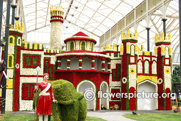 Bangalore palace decorated by 200000 dutch roses
