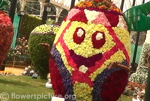 Egg shaped flower decoration