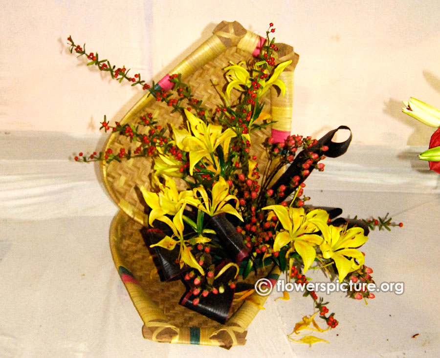 Yellow lily bouquet